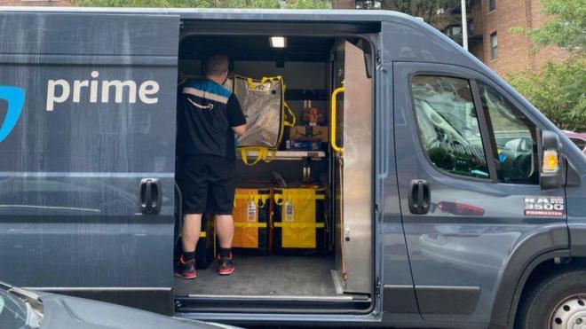 Vandupla sena caixa econômica federalentrega com produtos da Amazon