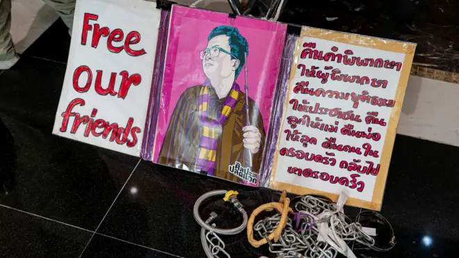 กลุ่ม “คณะราษฏยกเลิก 112” เข้ายื่นหนังสือถึง รมว.ยุติธรรม เมื่อ 9 พ.ย. 2566 โดยยื่น 4 ข้อเรียกร้อง ในจำนวนนี้คือ ให้นิรโทษกรรมนักโทษการเมืองทุกกรณี และคดียังไม่ถึงที่สุดให้ได้รับการประกันตัว 