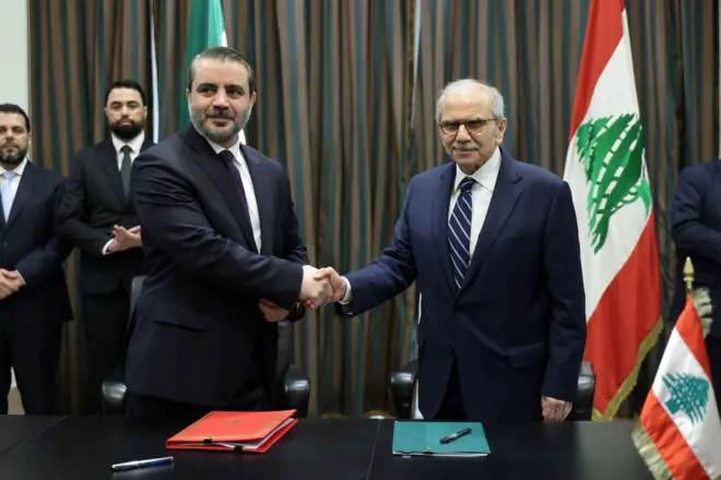 اسعد شیبانی، وزیر خارجه سوریه در سفرش به بیروت با نواف سلام، نخست وزیر لبنان دیدار و گفتگو کرد