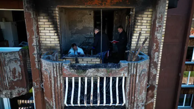 Policijski istražitelji na mestu požara u Tuzli