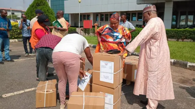 Aworan awọn oṣiṣẹ INEC