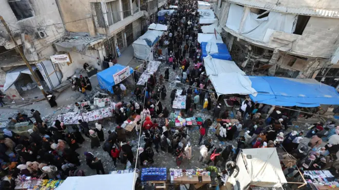 یک بازارچه محلی در منطقه خانیونس در آستانه شروع ماه رمضان