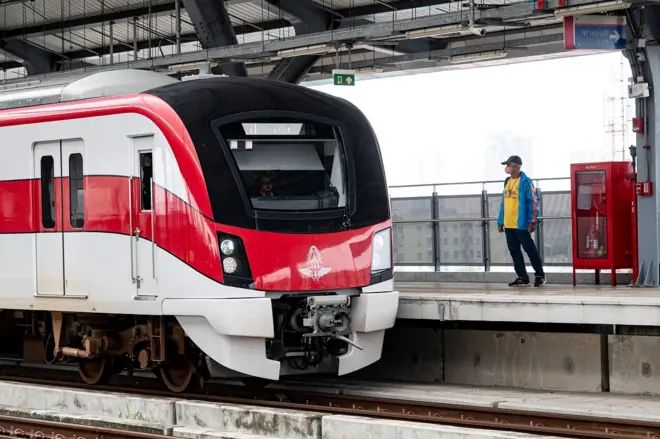 รถไฟสีแดง