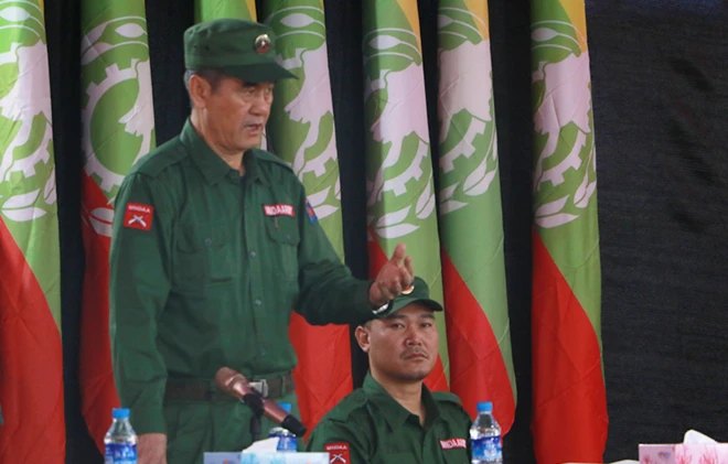 ကိုးကန့်ခေါင်းဆောင် ဖုန်တားရွှင် (ပုံဟောင်း) 