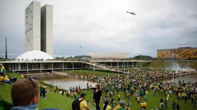 Bolsonaristas radicais invadindo o Congresso no dia 8como excluir conta no bet365janeiro