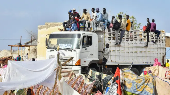 فارون من الاشتباكات في السودان