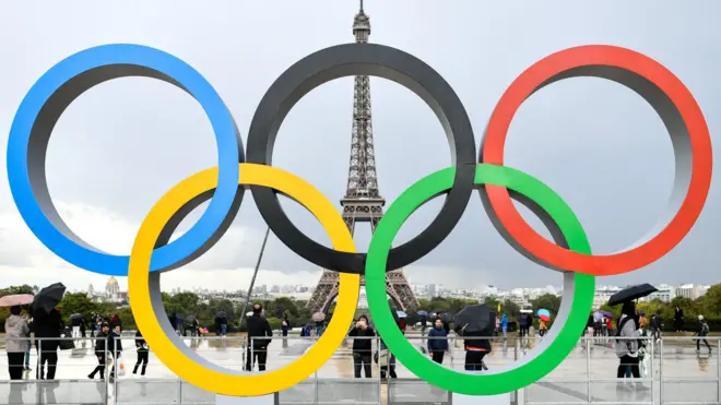Olympic rings for Paris, wit Eiffel Tower for background