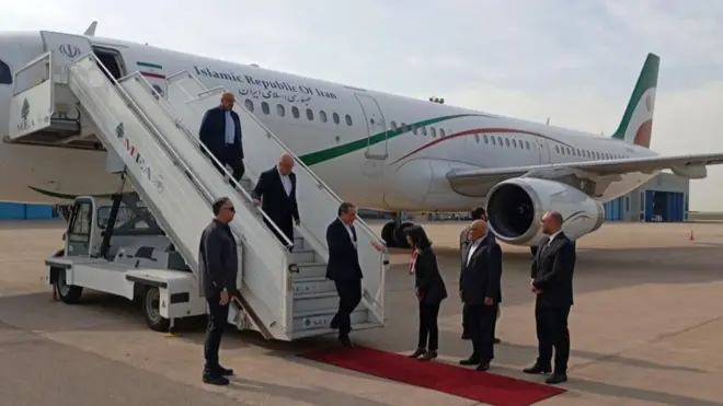 عراقچی هنگام ورود به بیروت/ عکس از تلگرام پایگاه اطلاع‌رسانی دولت ایران