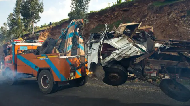 በቡታጅራ የትራፊክ አደጋ የገጠመው መኪና እየተጎተተ