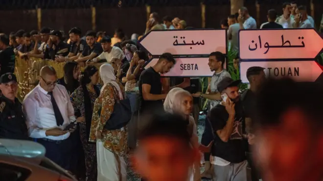 رسانههای اسپانیایی تخمین زدند که تنها در روز پنجشنبه بین ۲ تا ۳ هزار نفر وارد سبته شدهاند