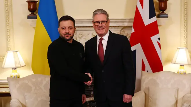 အမှတ် ၁၀ ဒေါင်းနင်းလမ်းက ဝန်ကြီးချုပ်ရုံးမှာ ယူကရိန်းသမ္မတကိုလက်ခံတွေ့ဆုံ 