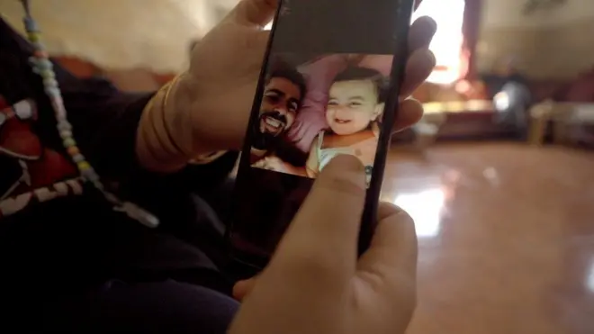 عميد، كهربائي يبلغ من العمر 33 عاماً، يرقد في العناية المشددة منذ حوالي أسبوعين بعد إصابته برصاص جنود إسرائيليين.