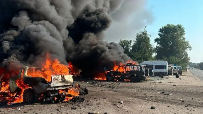Горящие автомобили в Печенегах.
