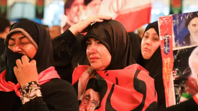 خلال موكب تشييع المرشد الأعلى الراحل لإيران آية الله علي خامنئي، الذي قُتل في 28 فبراير/شباط في ضربات جوية إسرائيلية وأمريكية، في كربلاء، العراق، 9 يوليو/تموز 2026.