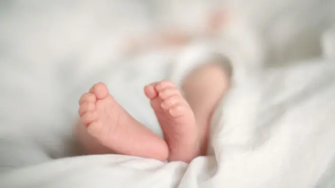 नवजात बाळाला फेकून दिलं