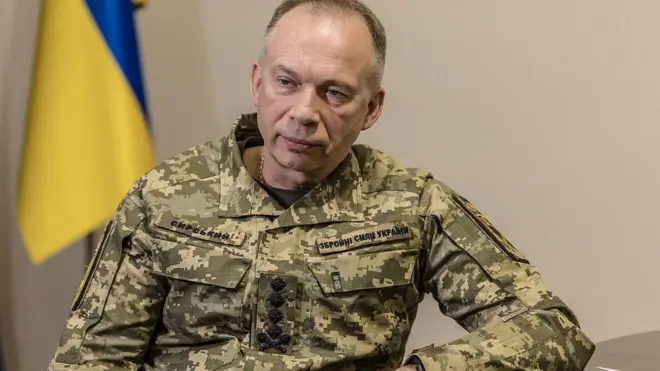 Oleksandr Syrskyi veste roupa militar camuflada