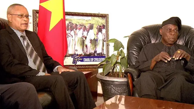 የቀድሞ የናይጄሪያ ፕሬዝዳንት ኦሊሴጉን ኦባሳንጆ እና ዶ/ር ደብረጽዮን ገብረሚካኤል
