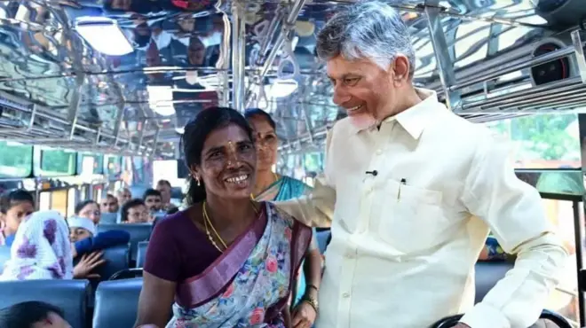 బస్సు ప్రయాణం చేసిన చంద్రబాబు నాయుడు