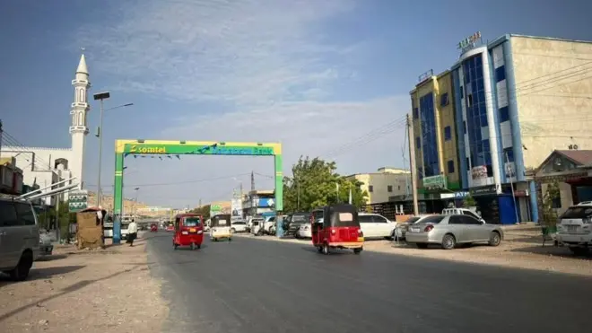 Dowlad goboleedka curdanka ah ee Waqooyi Bari ayaa war saxaafadeed uu soo saaray waxa uu eedeyn ugu jeediyay qaar ka mid ah shirkadaha Isgaarsiinta iyo Bangiyada ka hawlgala Dolwad Goboleedka Waqooyi Bari, kuwaas oo uu ku eedeeyay in ay si cad u diideen bixinta cashuuraha ku waajibay iyo inay la shaqeeyaan dawlad dhiska Waqooyi Bari