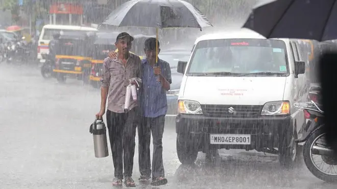 फ्लॅश फ्लडचा इशारा, पुराचा धोका आणि रेड अलर्ट; महाराष्ट्रात पावसाचा अंदाज काय?