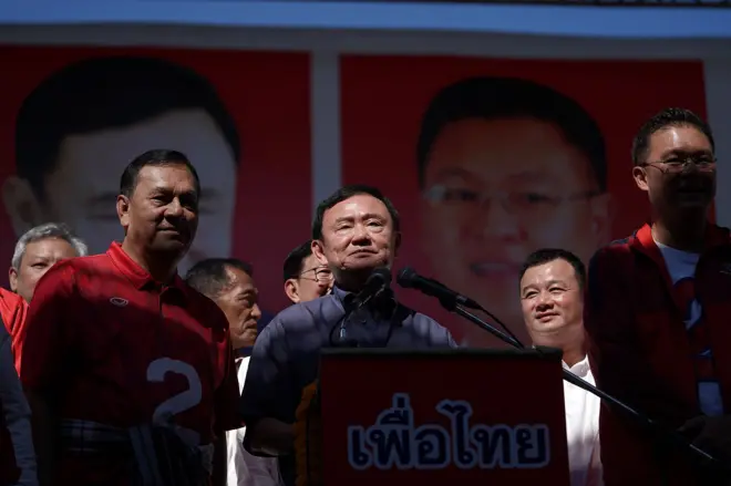 ทักษิณ ใช้เวลา 1 คืน 2 วันใน จ.อุดรธานี ที่ถูกขนานนามว่า "เมืองหลวงคนเสื้อแดง" เพื่อขึ้นปราศรัย 3 เวที