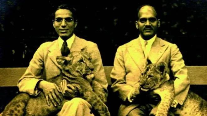 वर्ष 1928 मध्ये बर्लिनच्या प्राणीसंग्रहालयात एका अनोळखी व्यक्तीसोबत कुंदनलाल (डावीकडे)
