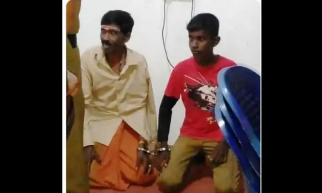 මගේ දරුවටයි පුසාරිටයි මාංචු දාලා බිම දණ ගස්සලා තියලා තියෙන්නේ පොලිසිය අත් අඩංගුවට ගත්ත අයට  සලකන්නේ මෙහෙමද? 