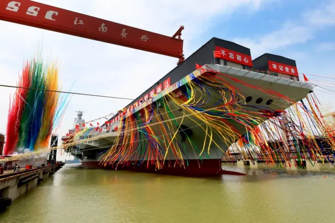 نمای کلی از مراسم به آب‌اندازی ناو هواپیمابر فوجیان در کارخانه کشتی‌سازی جیانگ‌نان چین، ژوئن ۲۰۲۲