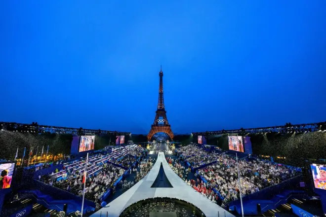 مراسم المپیک در برابر ایفل