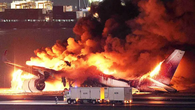 pesawat japan airlines