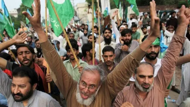 Des personnes qui manifestent
