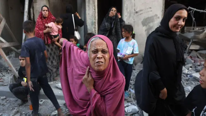 ग़ज़ा के शेख रदवान मोहल्ले में इसराइली हमले में तबाही 
