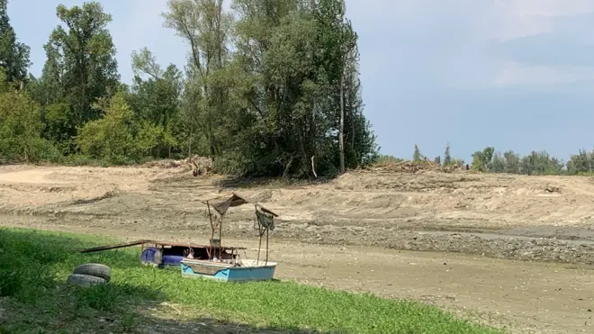 Čamac na suvom