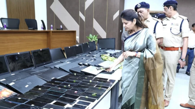 శిఖా గోయల్, సైబర్ క్రైం పోలీసులు