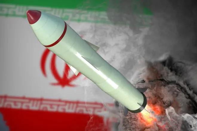 Talaadadii, Iran ayaa boqolaal gantaallo ku ridday Israa’iil, qayb ka mid ah gantaalladaasna waxay ahaayeen kuwa guuxooda ka dheereeya ee hypersonic ga loo yaqaano. 
