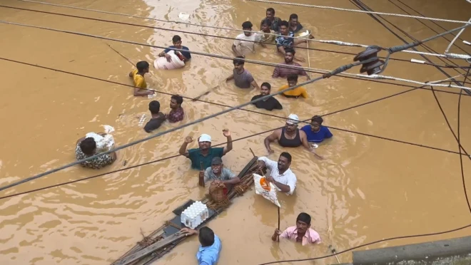 ఏపీ, తెలంగాణల్లో వర్షాలు, వరదలు