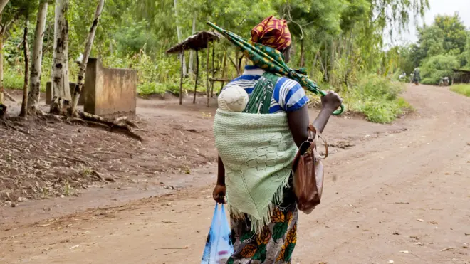 Aworan obinrin to gbe ọmọ pọn si ẹyin