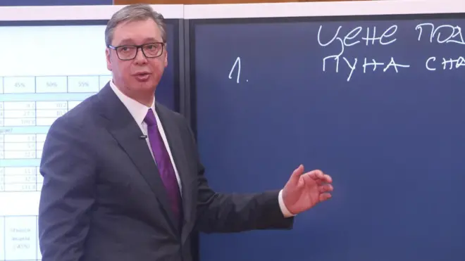 вучић пред таблом