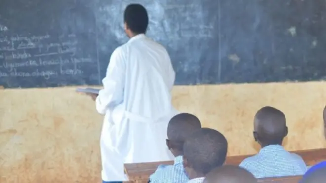 Abarimu bavuga ko kubera igiciro cy'ubuzima mu Rwanda benshi bahora bafata inguzanyo bigatuma bahora mu myenda.