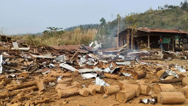 လေကြောင်းဗုံးကြဲခံရတဲ့ တာမခံက ကျောက်စိမ်းလုပ်ကွက်နေရာ