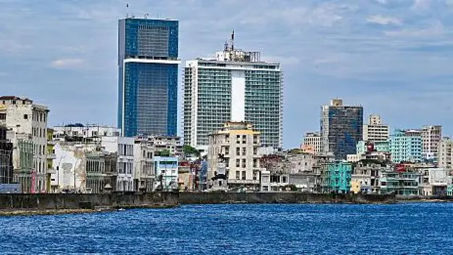 Vista de la costa de La Habana con hoteles del grupo Iberostar y Meliá