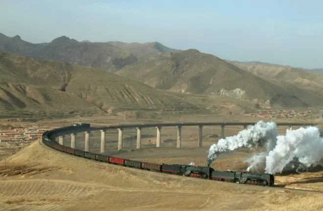 Кытай-Кыргызстан-Өзбекстан темир жолу: Муз ордунан жылдыбы?