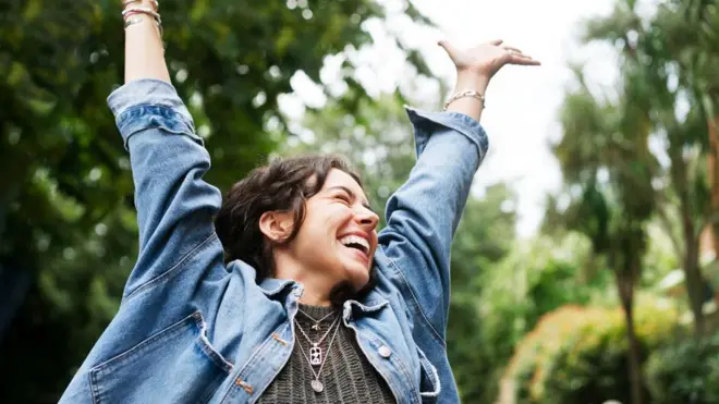 Насмејана девојка