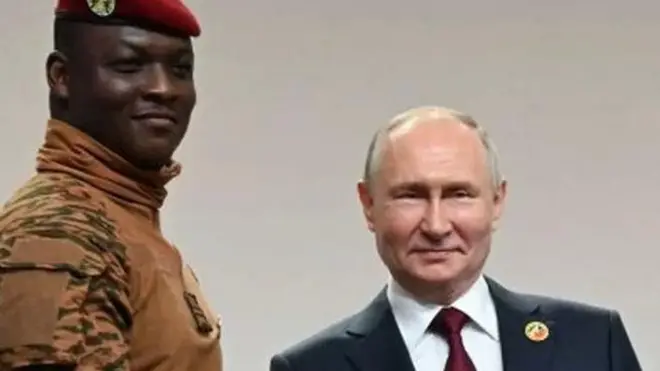 در ماه ژوئیه، کاپیتان ابراهیم ترائوره، حاکم نظامی بورکینافاسو از ولادیمیر پوتین، رئیس جمهور روسیه درخواست کرد که در راه اندازی نیروگاه هسته ای در بورکینافاسو کمک کند.