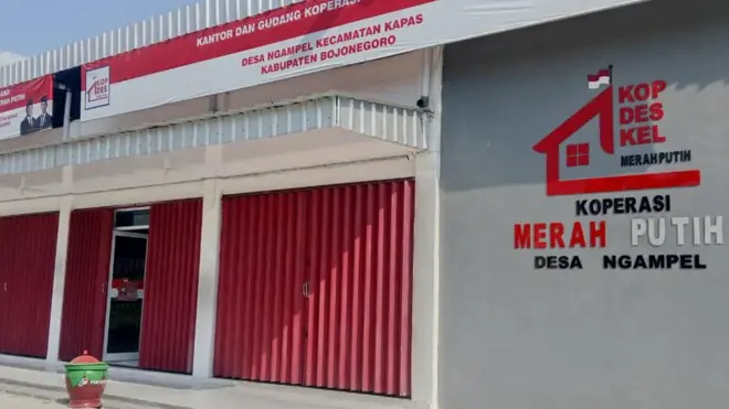 Koperasi Desa Merah Putih (KDMP) di Desa Ngampel, Kabupaten Bojonegoro, Jawa Timur, tutup karena alasan token listrik habis, pada Rabu (8/7/2026). 