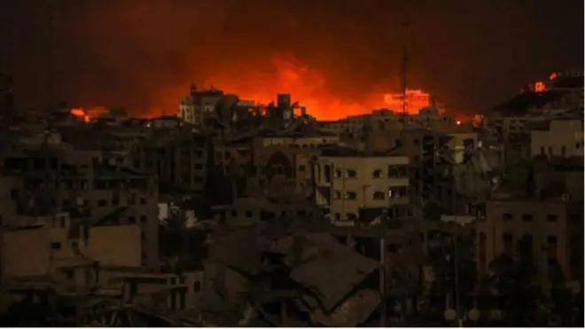 গাজায় ধ্বংস হওয়া ভবন