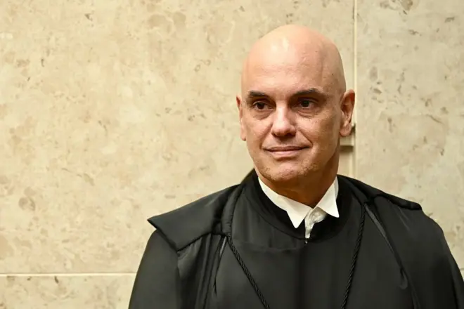 Alexandre de Moraes usando toga