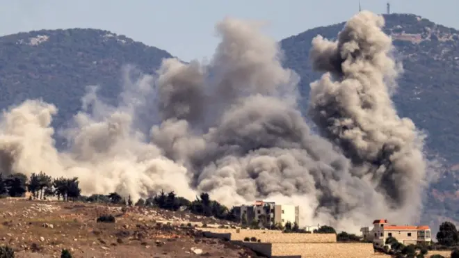 Дым над деревней в Ливане