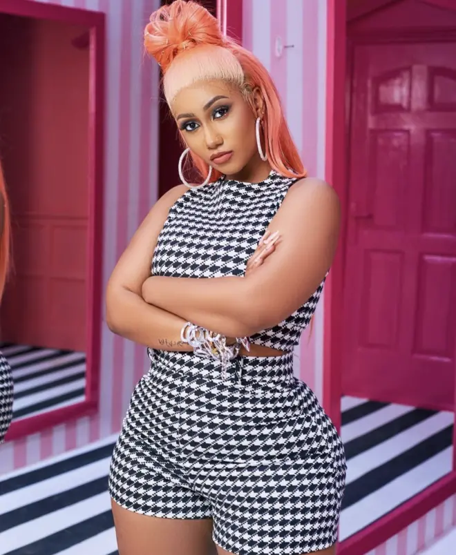 Montrage ashinjwa kuba mu itsinda ry'abambuzi bashukana kuri internet ryo muri Afurika y'iburengerazuba