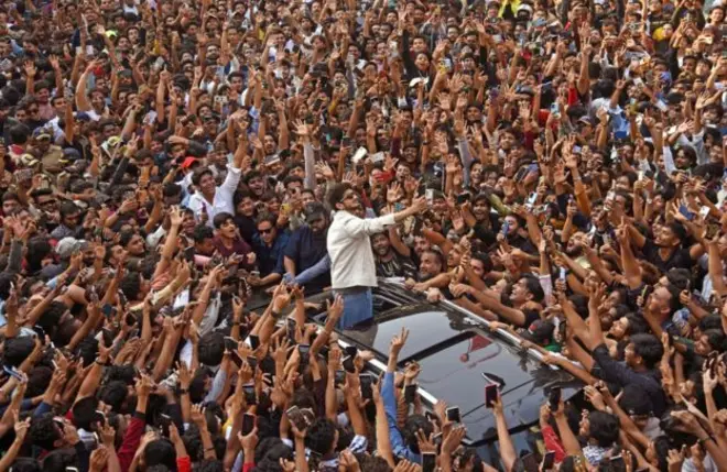 बिग बॉस' विजेता मुनव्वर फारुकीच्या स्वागतासाठी रस्त्यावर गर्दी का जमली?-ब्लॉग